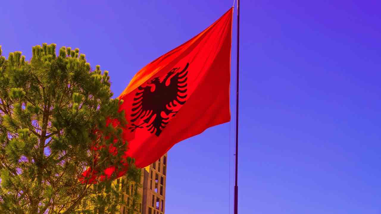 Bandiera albanese