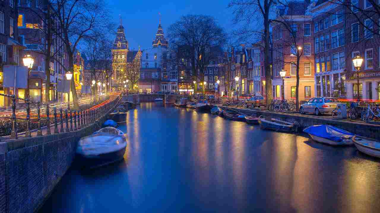 Amsterdam di sera