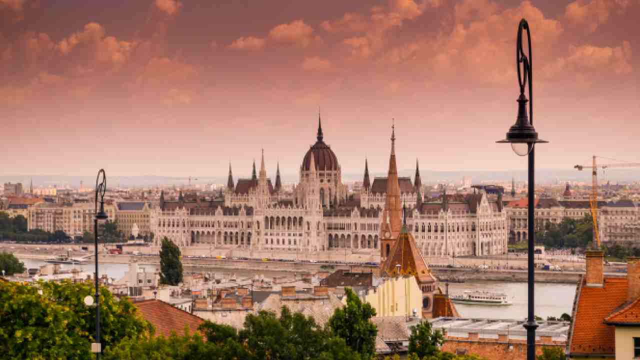 Veduta di Budapest da lontano