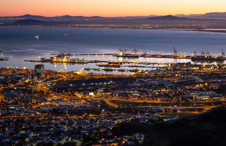 Vista notturna su Città del Capo