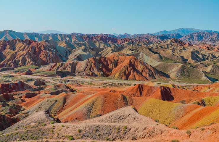 Vista sulle splendide Montagne arcobaleno in Cina