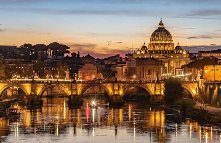 Roma al tramonto illuminata