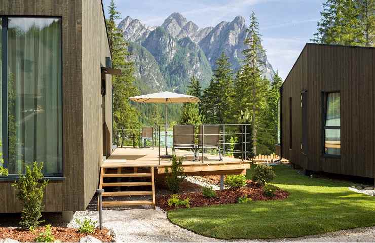 Skyview Chalets sul Lago di Dobbiaco, vicino alle Dolomiti