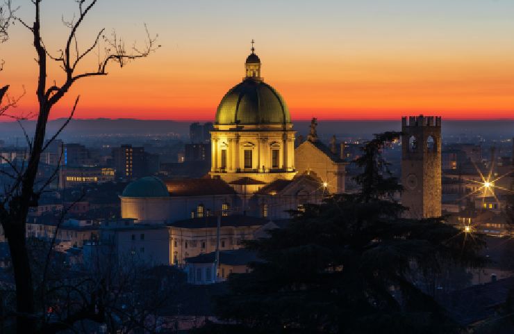 Profilo di Brescia di sera