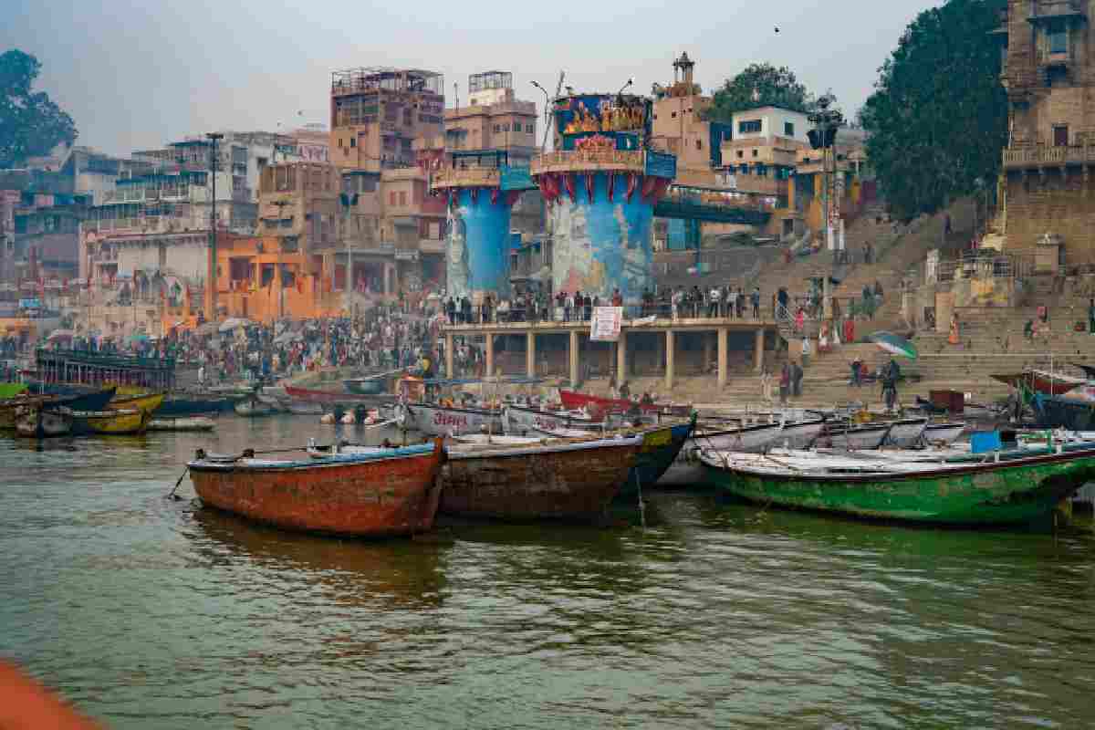 Un ghai, una scalinata, sul Gange a Varanasi, uno dei luoghi da visitare nella città dell'India