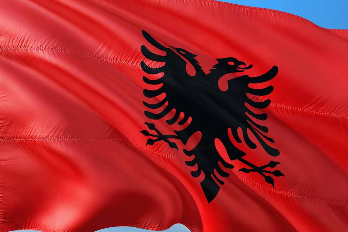 La bandiera albanese
