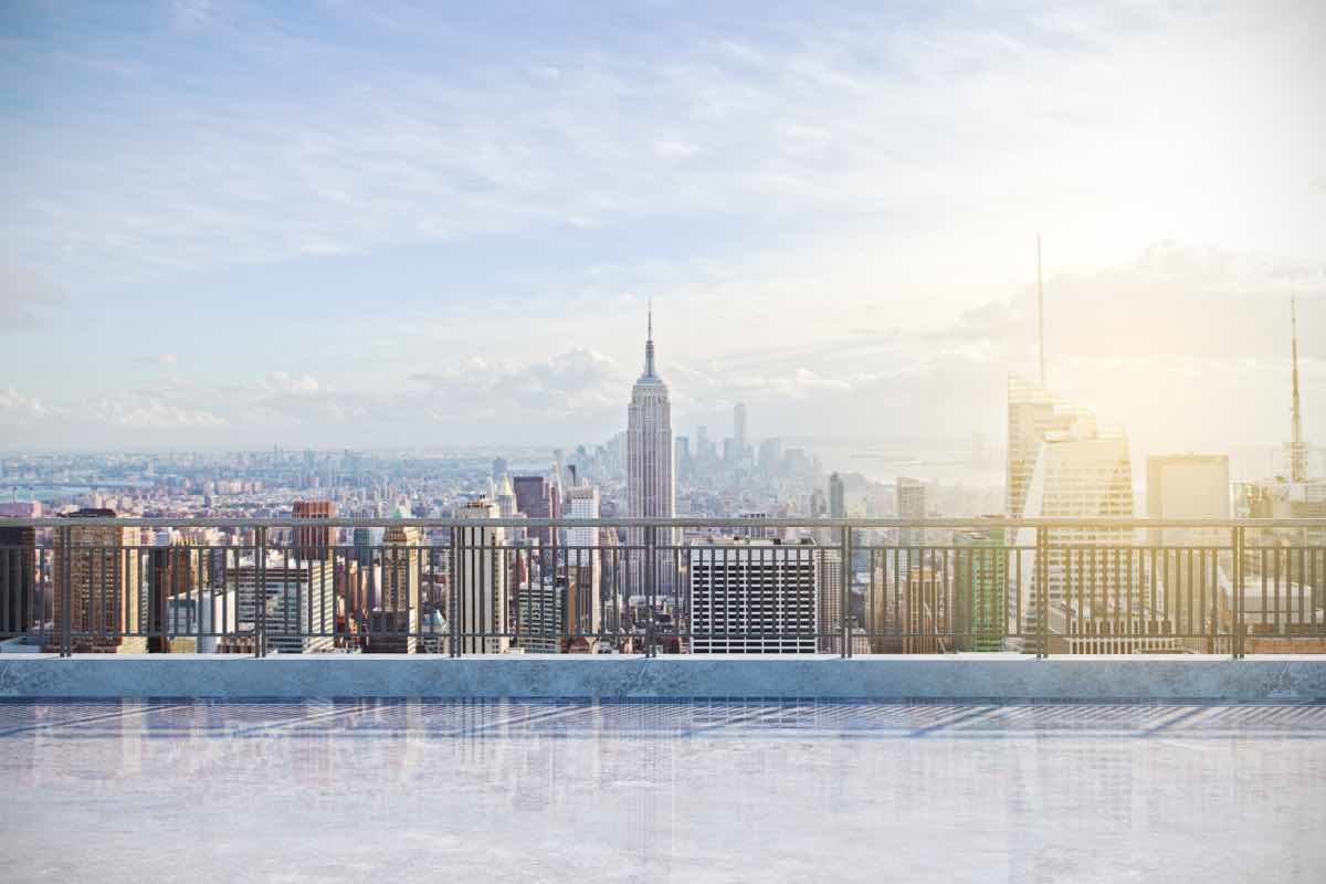 Skyline di New York visto da un balcone