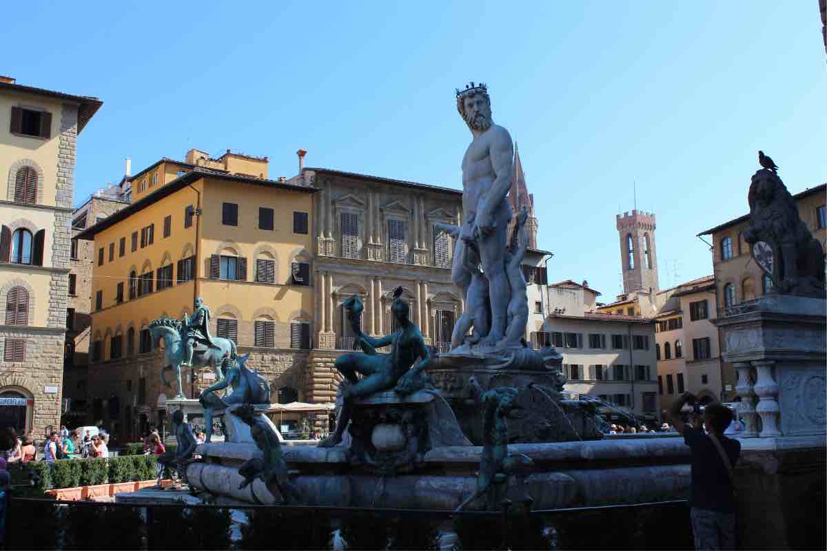 Particolare di una piazza di Firenze