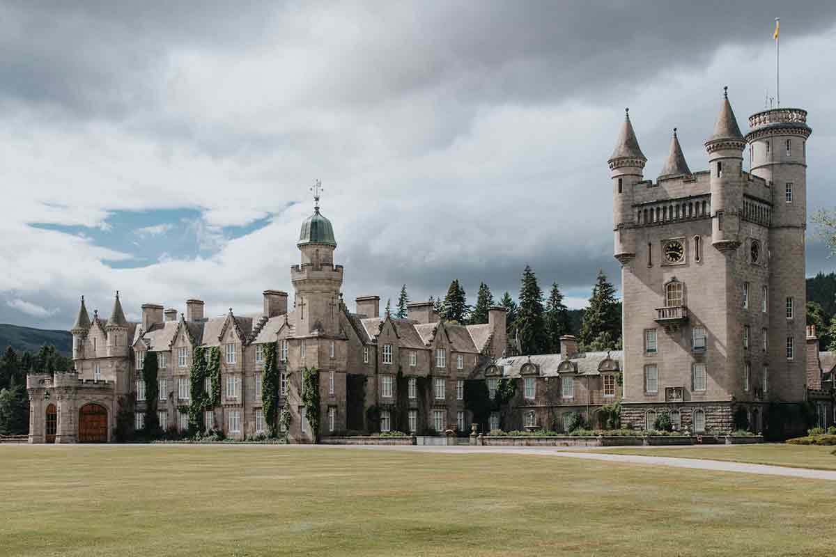 balmoral castle in scozia