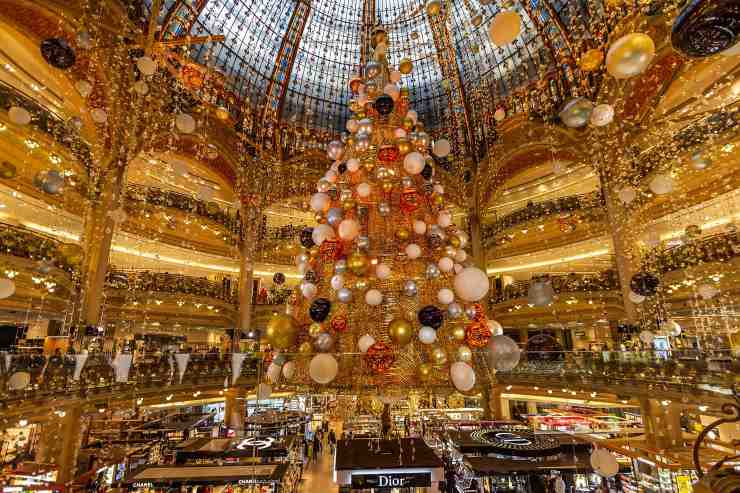 Grandi magazzini a Natale, Parigi, Francia