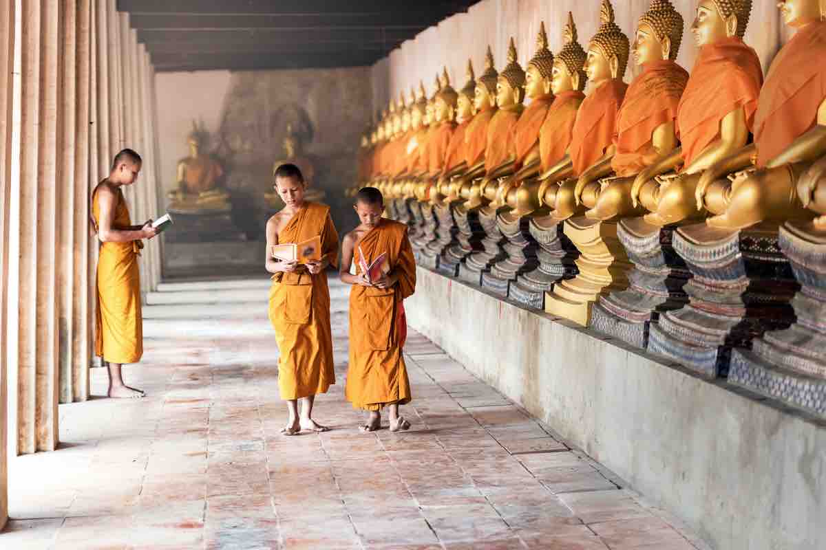 Monaci buddisti nel tempio