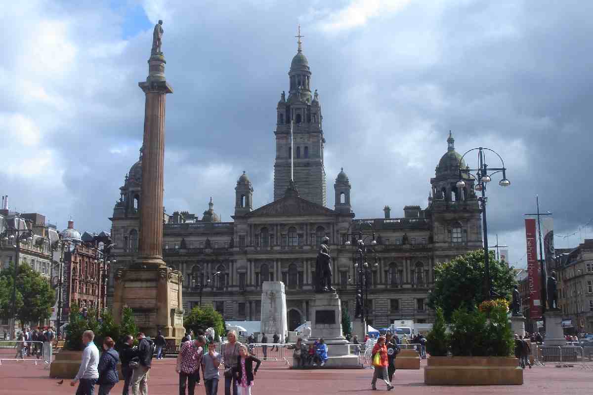 George Square, la piazza principale di Glasgow, è sicuramente da vedere se si va in viaggio in Scozia