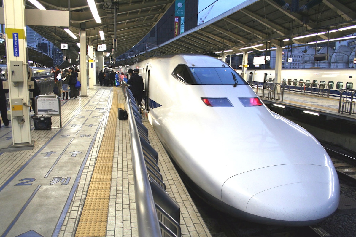 I Shinkansen compiono 60 anni, ecco i treni proiettile giapponesi