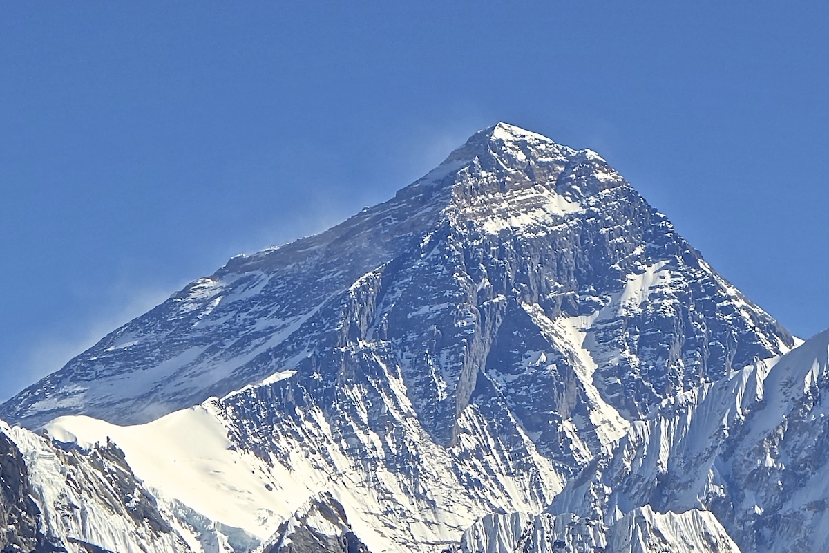 Il costo per scalare l’Everest aumenta: cosa cambia per gli alpinisti